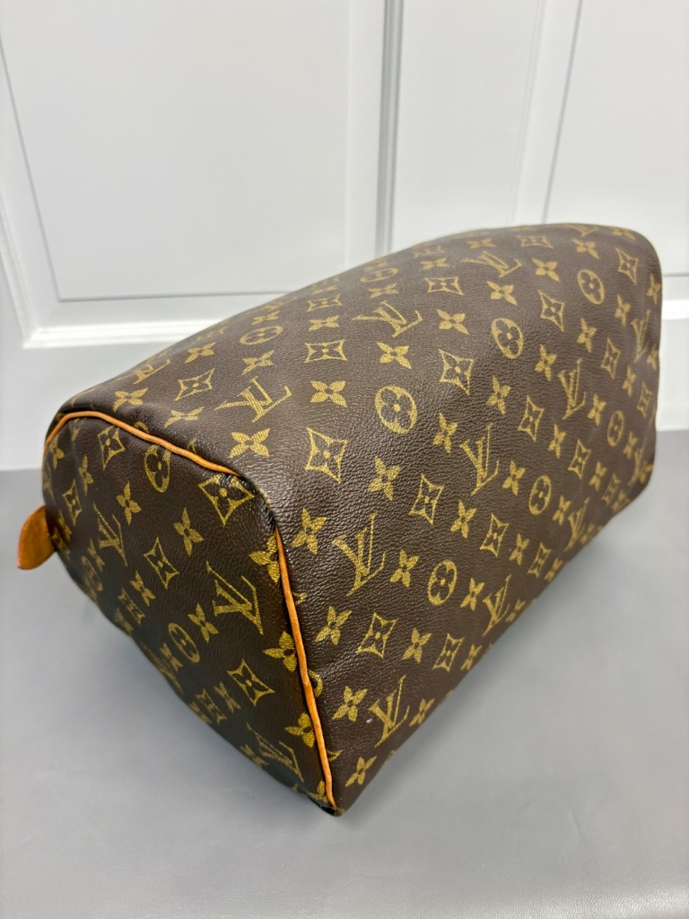 Louis Vuitton Monogram Speedy 30 Handbag - Picture 8 of 14